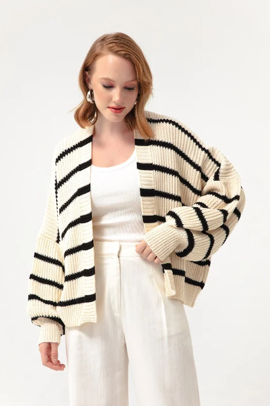 Woman Oversize Striped Knitwear Cardigan Seamless Knitted Crochet