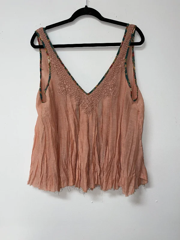 Gimmicks (L) peach tank top lace tank top
